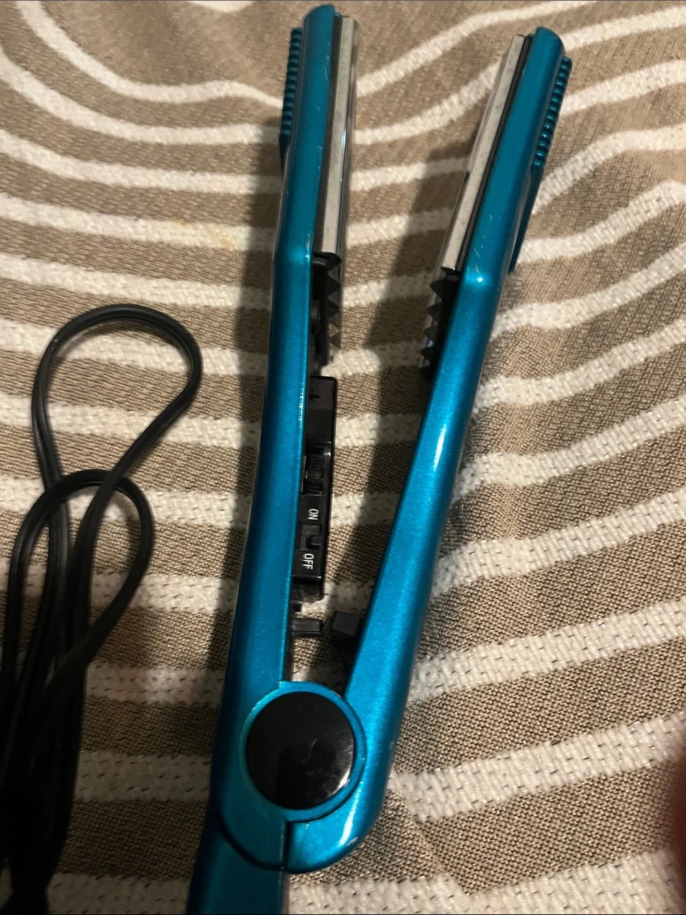 Bed Head Totally Bent Hair Crimper in Teal